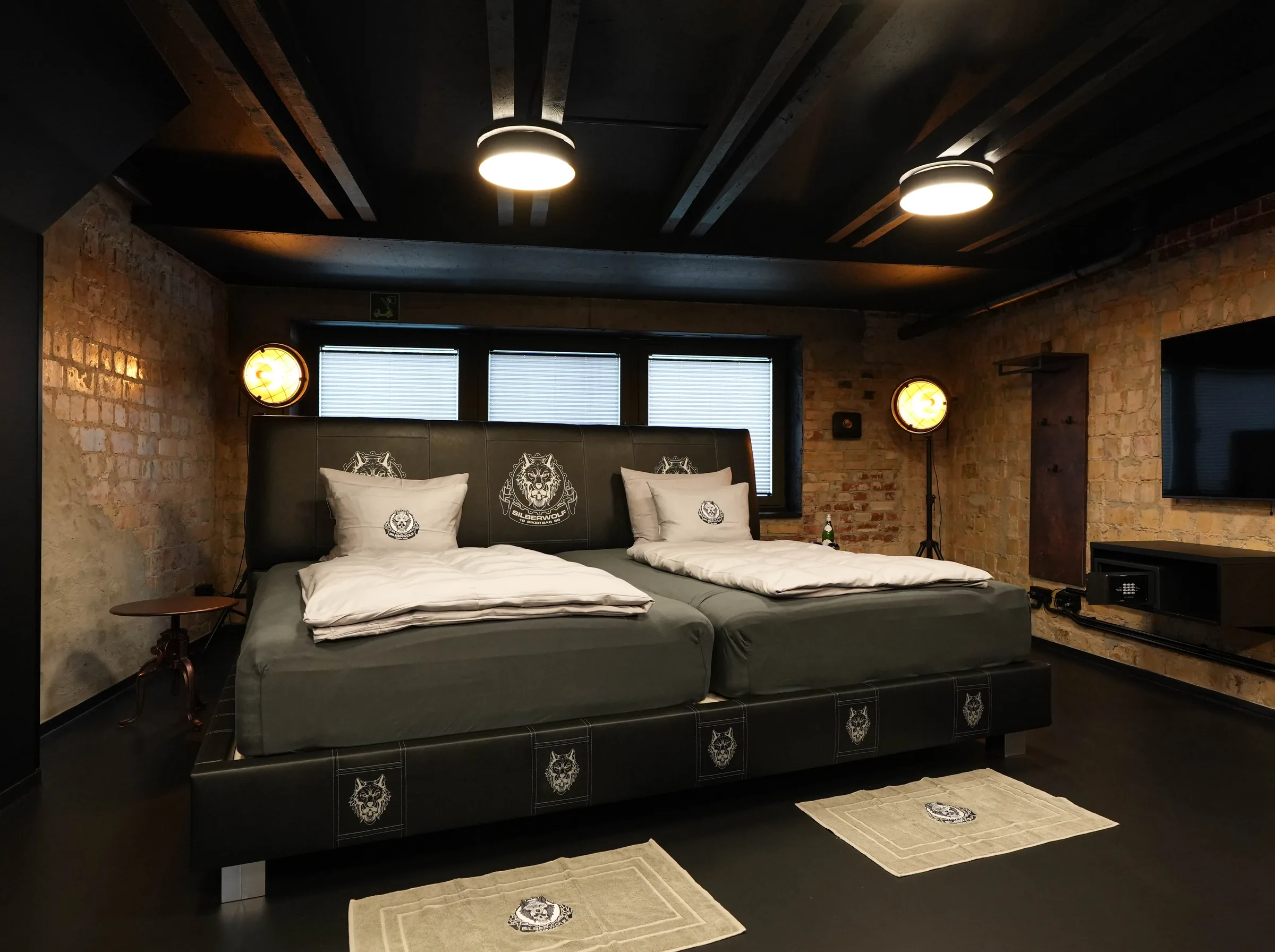 Born to be Wild suite — two beds with Silberwolf headboards, TV and safe
